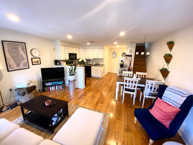 2048B Fairmount Ave.