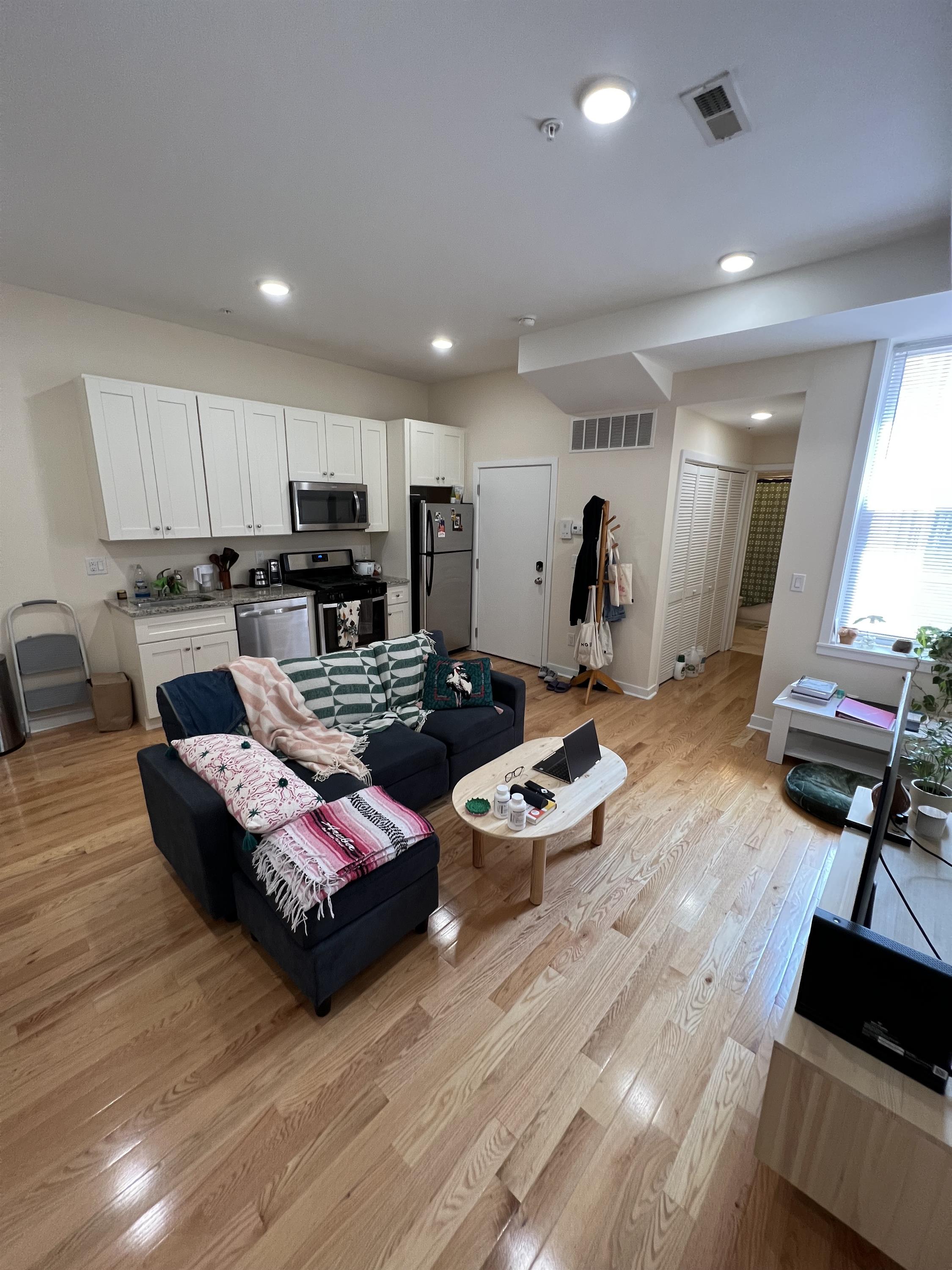 1926 Girard Ave - 2F